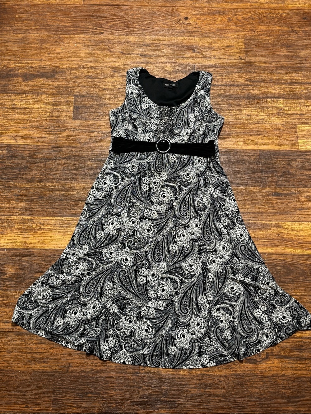 Sleeveless Black & White Paisley Midi Dress with Belt